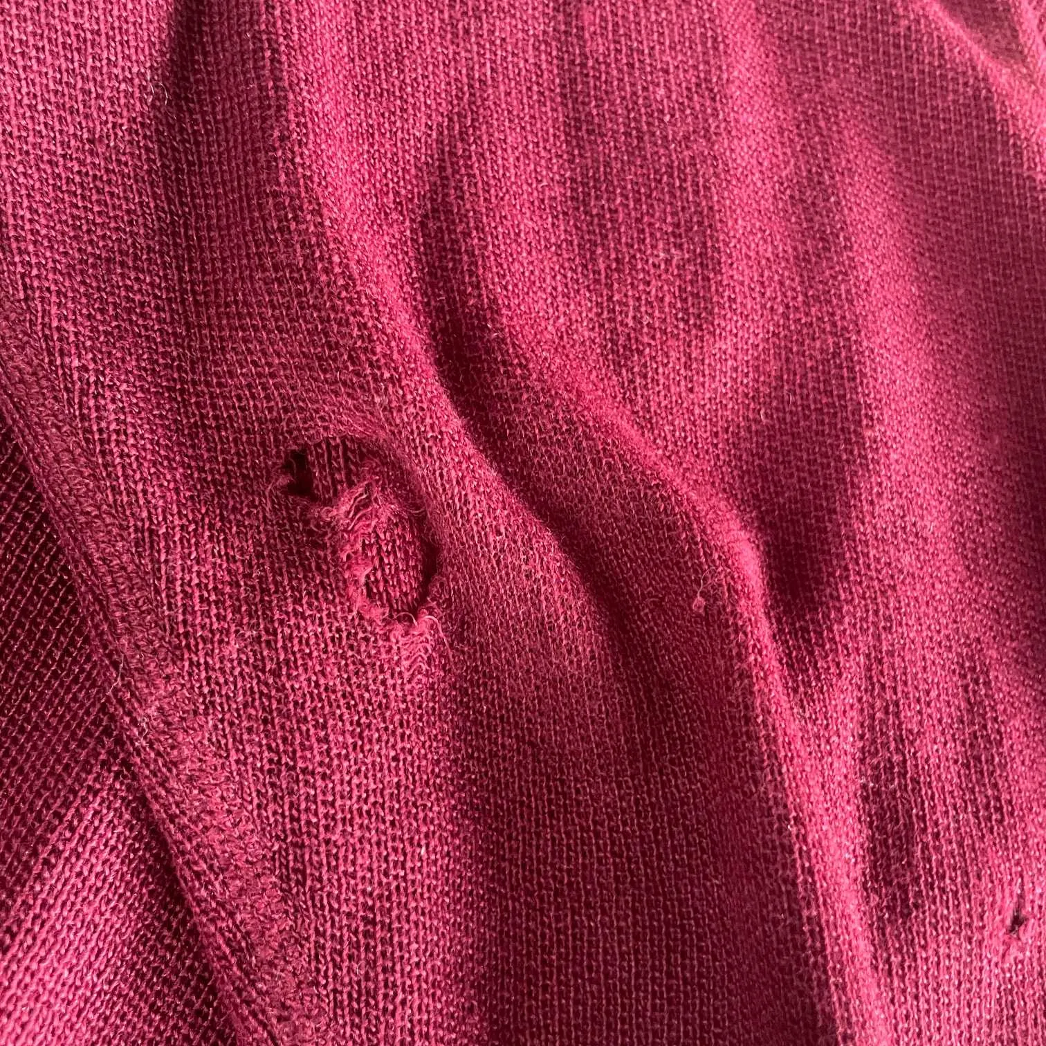 Vintage unisex Lacoste Maroon v-neck oversize sweatshirt in XL|L27 W27|SKU 5558